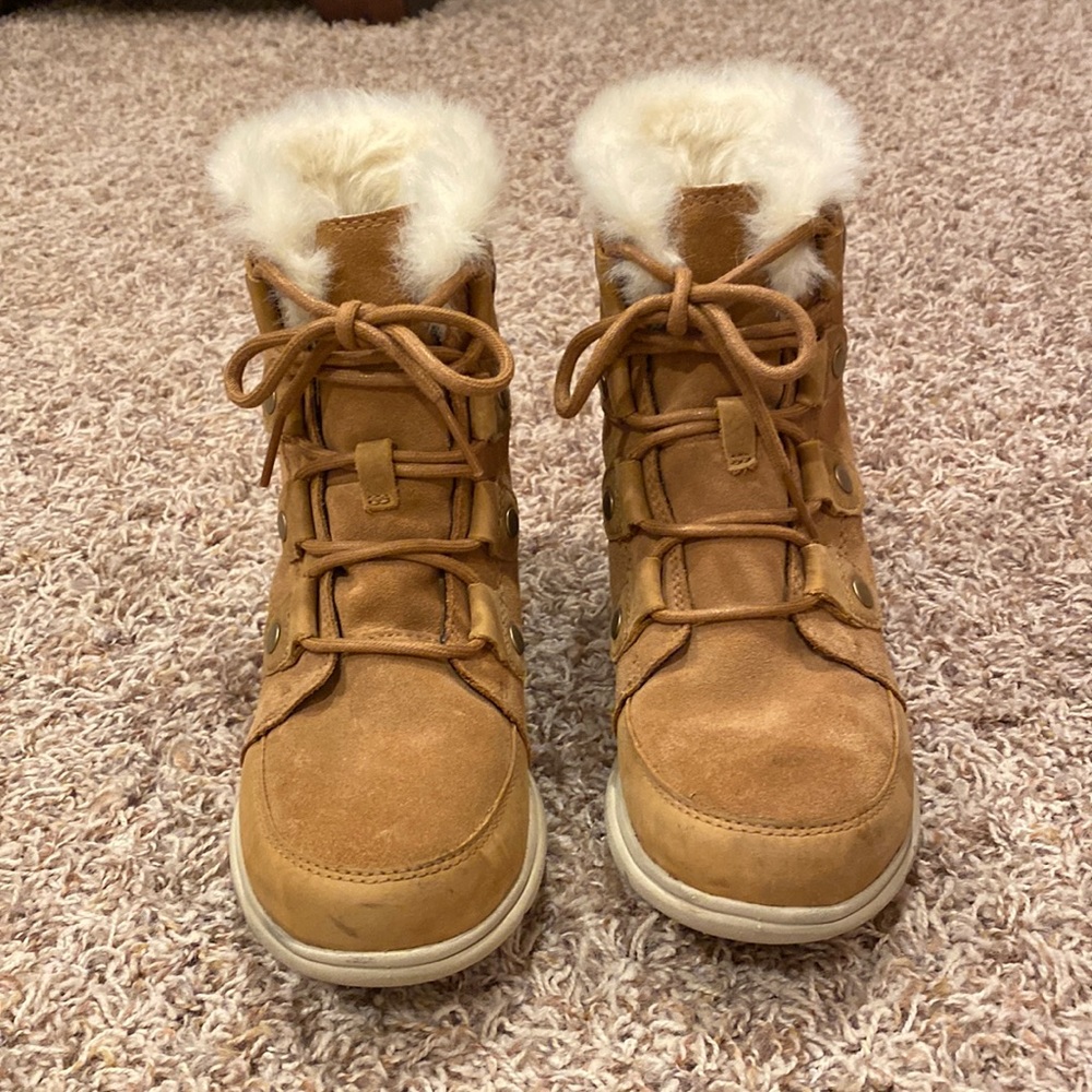 SOREL tan boots, size 6.5. Worn maybe 2-3 times- in excellent condition.